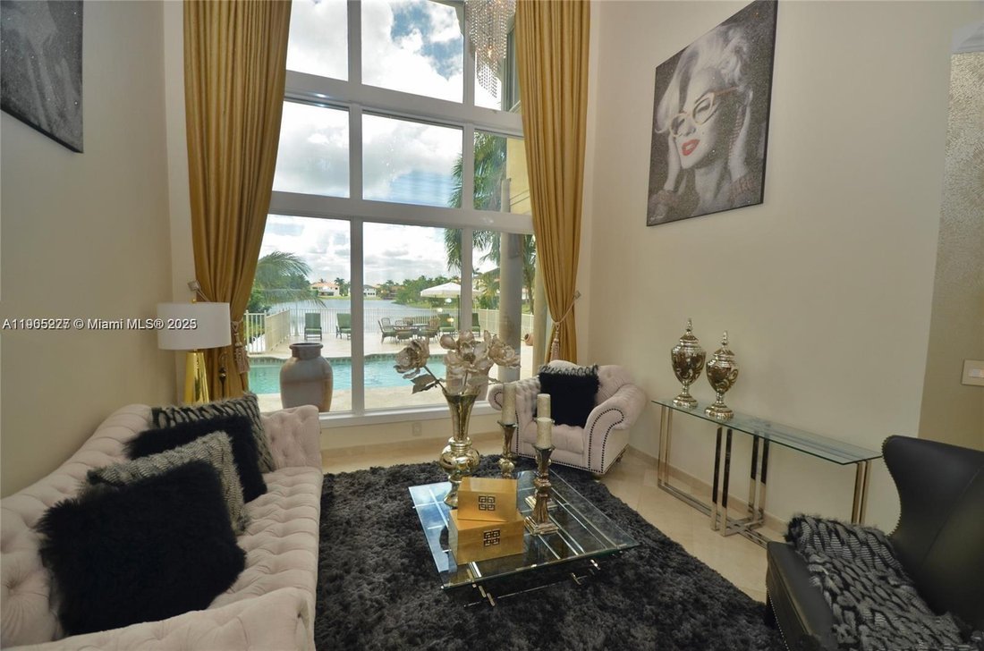 House in Hialeah, Florida, United States 3 - 16640024