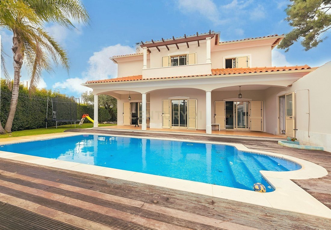 Villa in Aroeira, Charneca de Caparica e Sobreda, Portugal 1 - 16635340