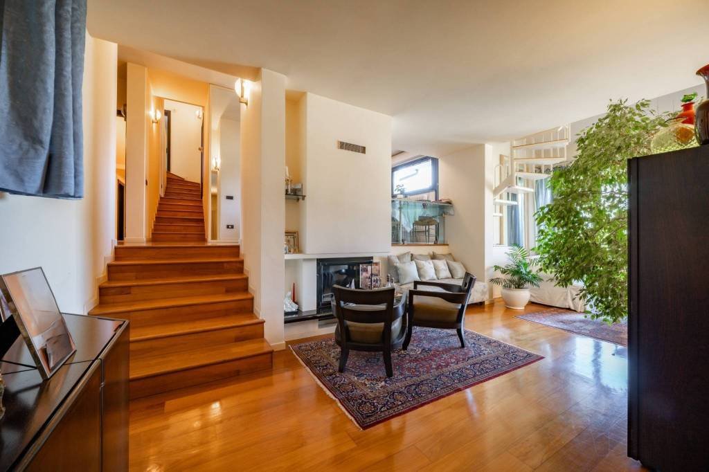 Villa in Lungo Lago-Centro, Lecco, Lombardy 1 - 16220467