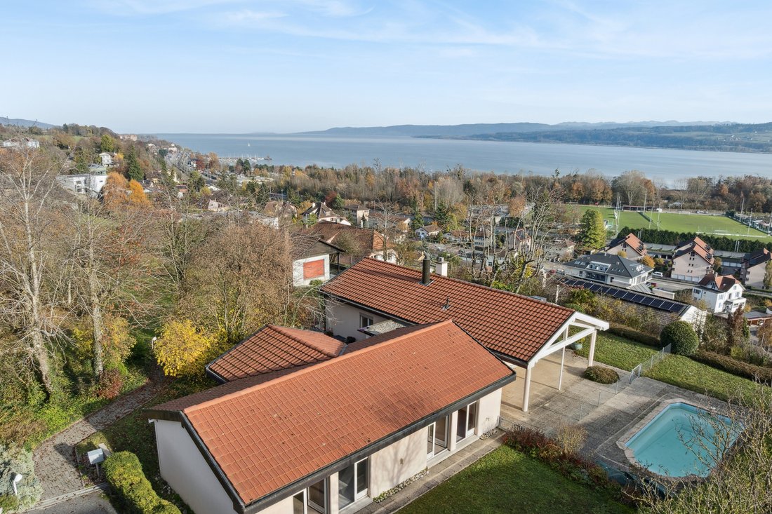 Architect Designed House Rare Location And Breathtaking Lake View