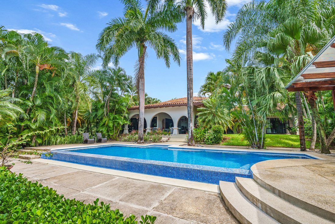 Mountain Vista Luxury Penthouse | Apartment in Canmore - Penthouse View Off-Grid Apartments In Mountainous Locations