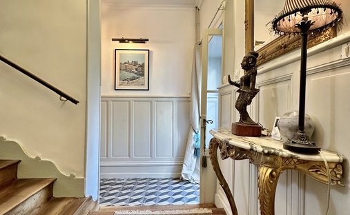 Castle for Sale in Saint-Jean-d'Angély, Nouvelle-Aquitaine, France