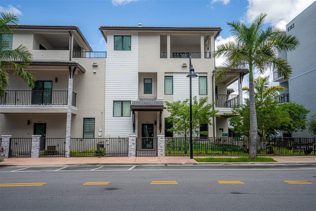 Townhouse in Miami Springs, Florida, United States 1 - 16637092