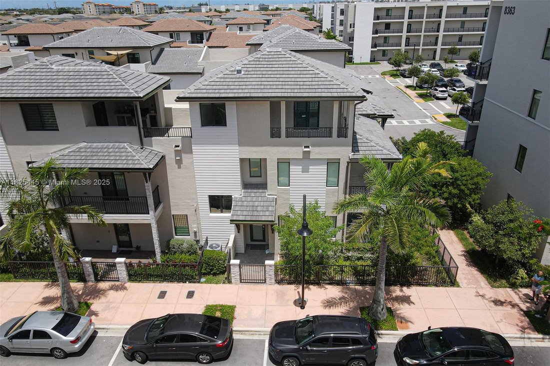 Townhouse in Miami Springs, Florida, United States 5 - 16637092