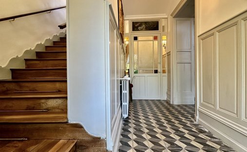 Castle for Sale in Saint-Jean-d'Angély, Nouvelle-Aquitaine, France