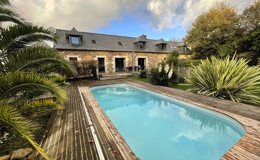 An Incredible Real Estate Asset Overlooking The Ria.