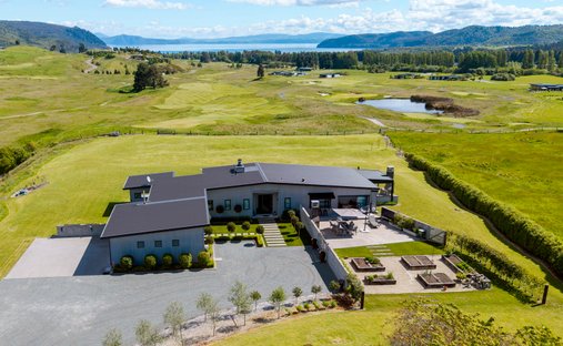 House in Kinloch, Waikato, New Zealand 1