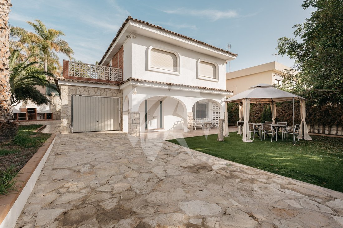 Chalet in Alicante, Valencian Community, Spain 1 - 16629819
