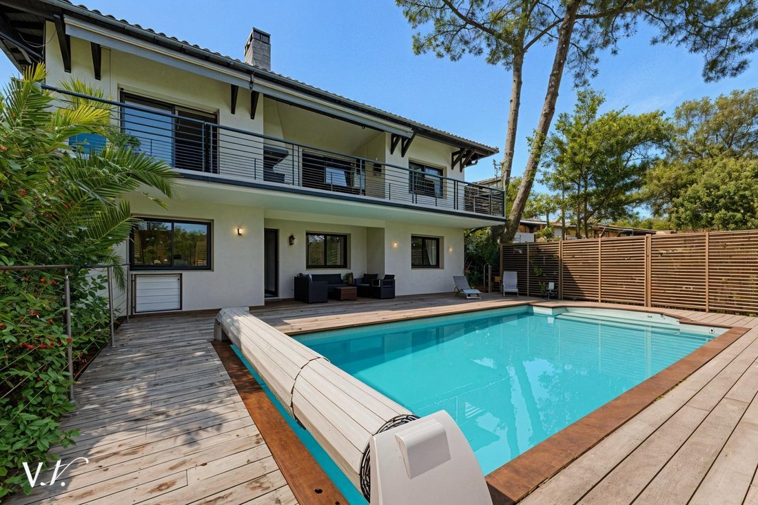 Estate in Aiguillon, Arcachon, France 1 - 16562810