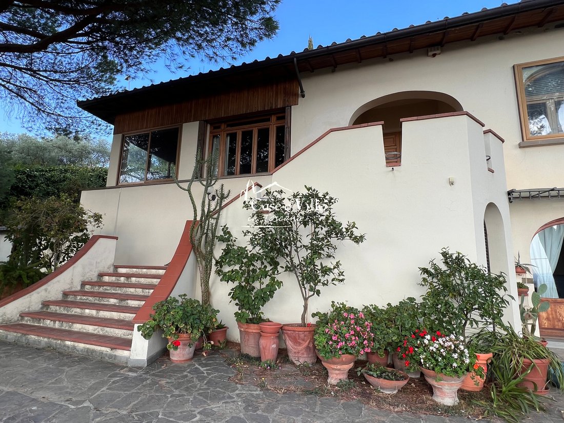 Villa in Historic Center, Prato, Tuscany 3 - 16616914