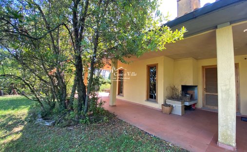 Villa in Vaiano, Tuscany, Italy 1