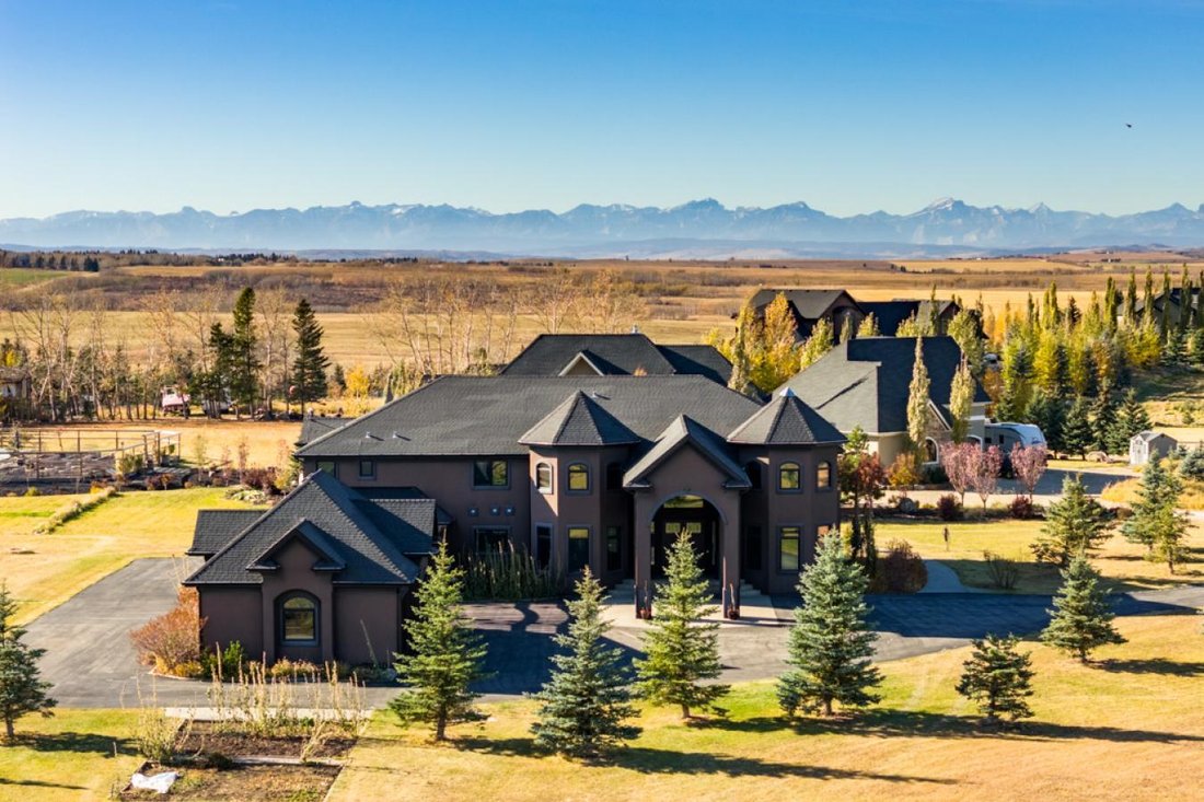 Casa a Cochrane, Alberta, Canada 1 - 16648630