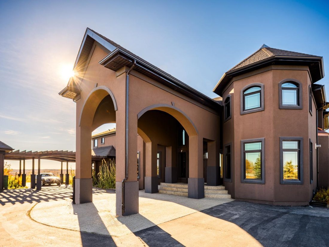 Casa a Cochrane, Alberta, Canada 4 - 16648630