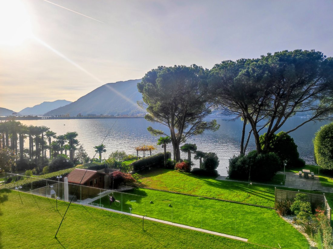 Luxury Lakefront Apartment With Garage Near Lugano