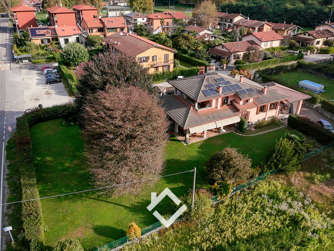 Villa in Travedona Monate, Lombardy, Italy 1 - 16649082