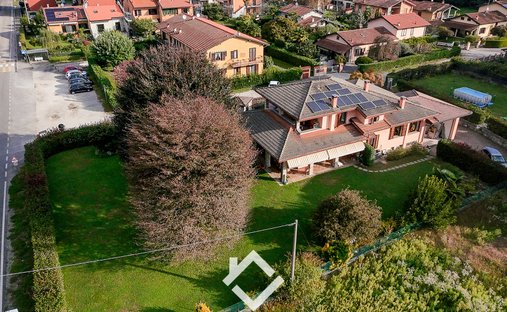 Villa in Travedona Monate, Lombardy, Italy 1