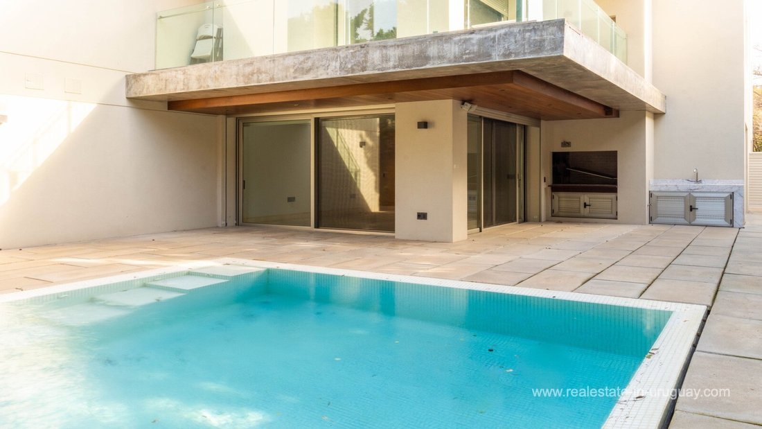 Apartment in Montevideo, Departamento de Montevideo, Uruguay 3 - 16650136