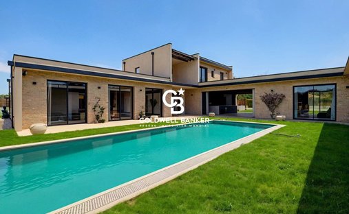 House in La Brède, Nouvelle-Aquitaine, France 1