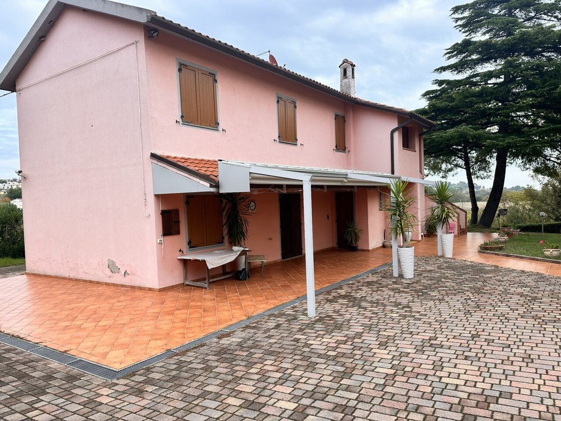 Villa in Sirolo, Marche, Italy 1 - 16653374