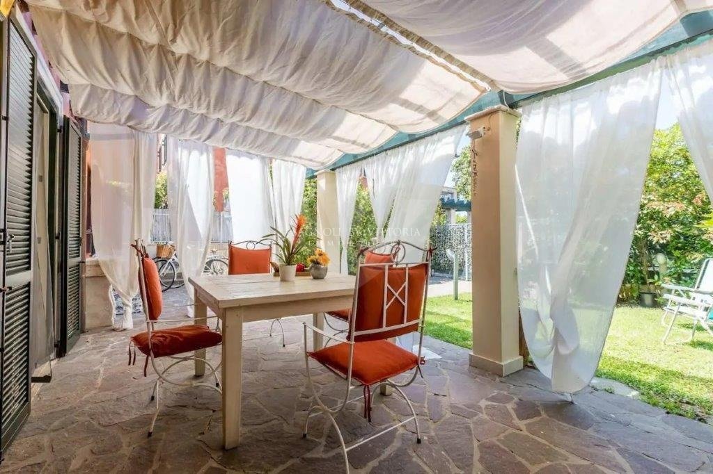 Villa in Pietrasanta, Tuscany, Italy 2 - 16651720