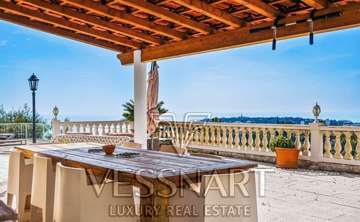 Villa in Village-Cros de Caste-Coupiere-Mont Gros, Roquebrune-Cap-Martin, France 1