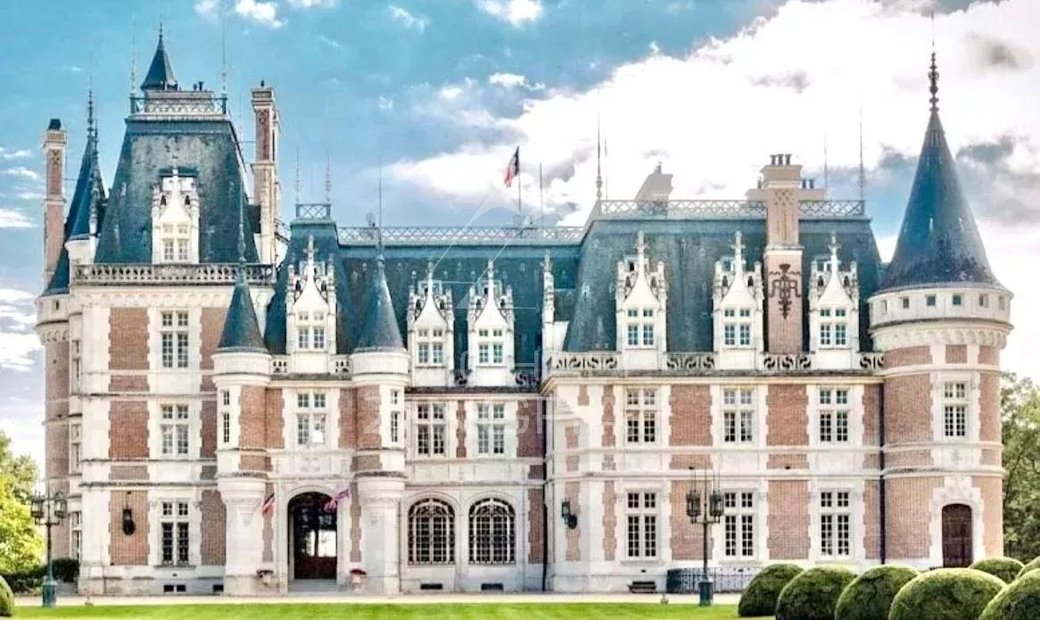Castle for Sale in Bourges, Centre-Val de Loire, France