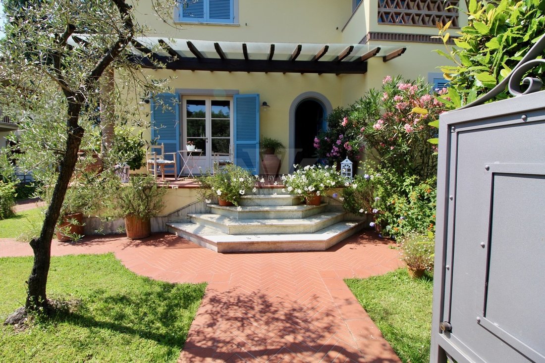 Villa in Pietrasanta, Tuscany, Italy 5 - 16651546
