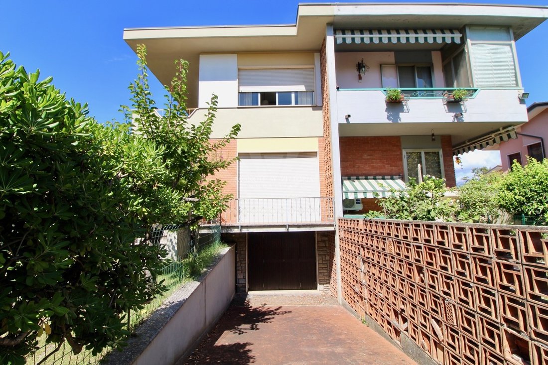 House in Tonfano, Pietrasanta, Italy 2 - 16650977