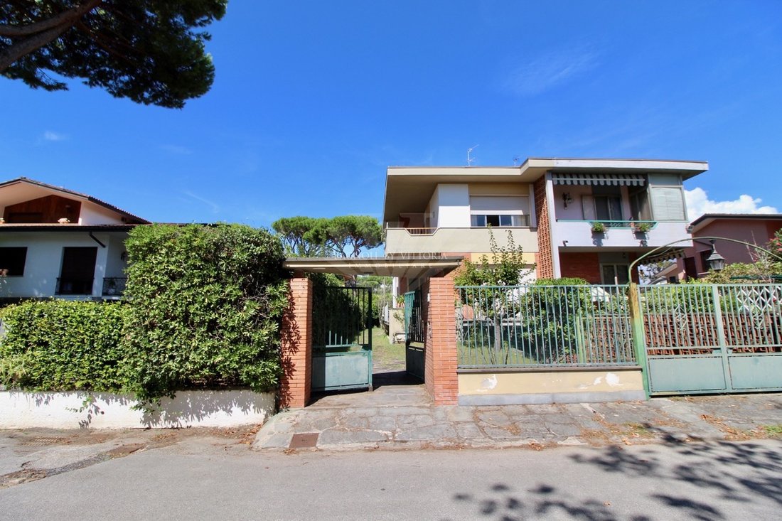 House in Tonfano, Pietrasanta, Italy 1 - 16650977