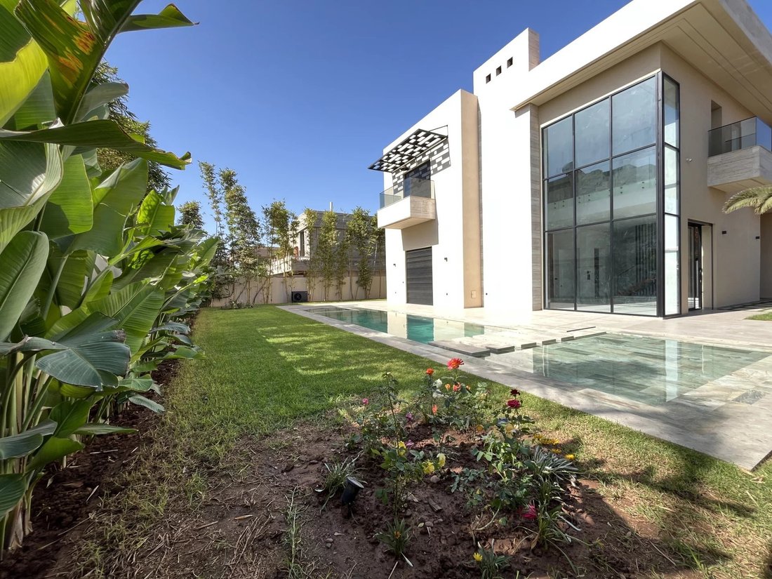 Villa in Bir Jerrara, Casablanca-Settat, Morocco 1 - 16649131