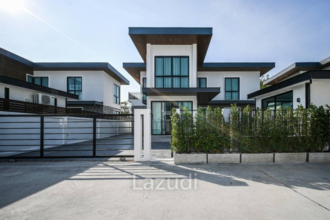 Villa in Pattaya City, Chon Buri, Thailand 1 - 16654378
