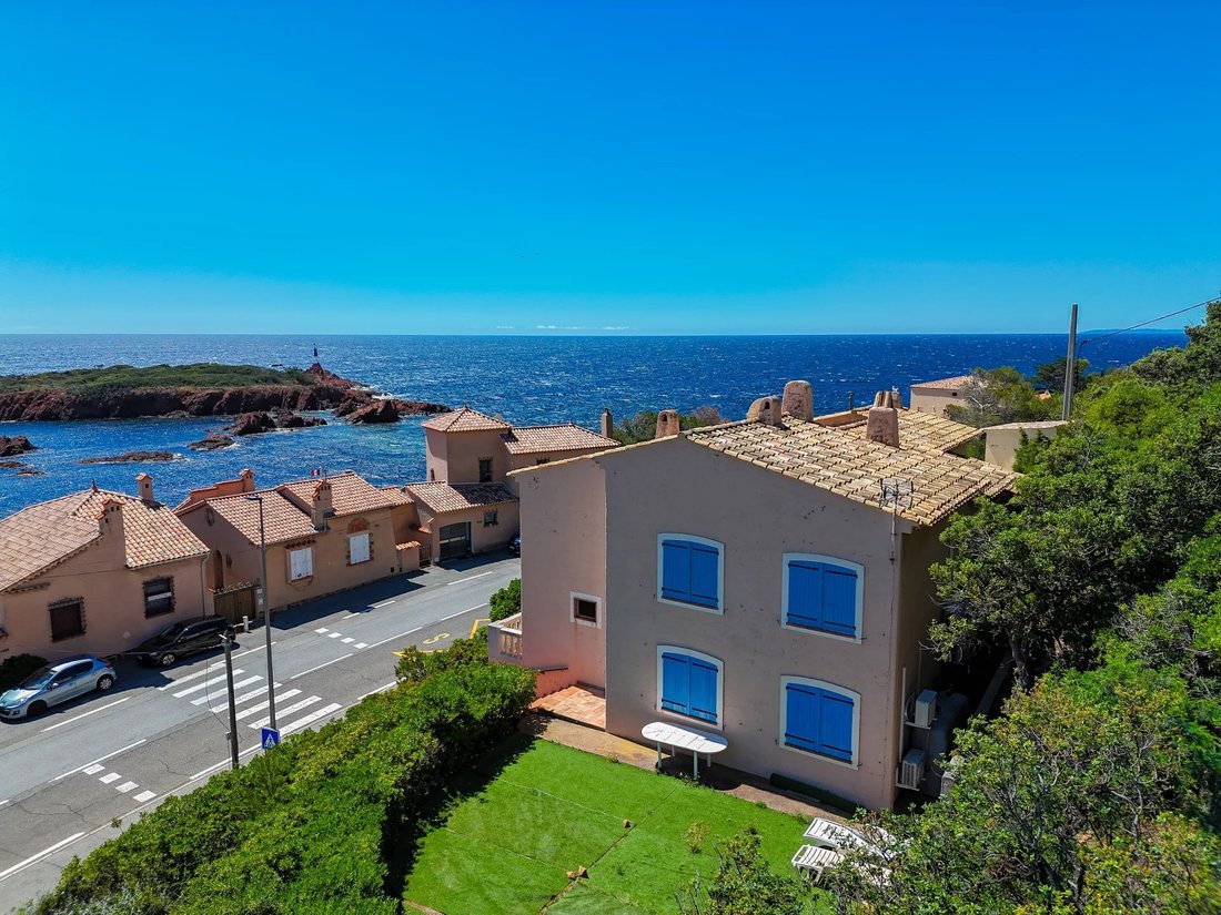 House in Le Dramont-Agay-Anthéor-Le Trayas, Saint-Raphaël, France 2 - 16650670