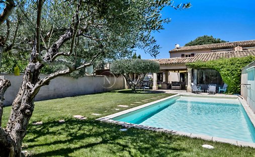 House in Maubec, Provence-Alpes-Côte d'Azur, France 1