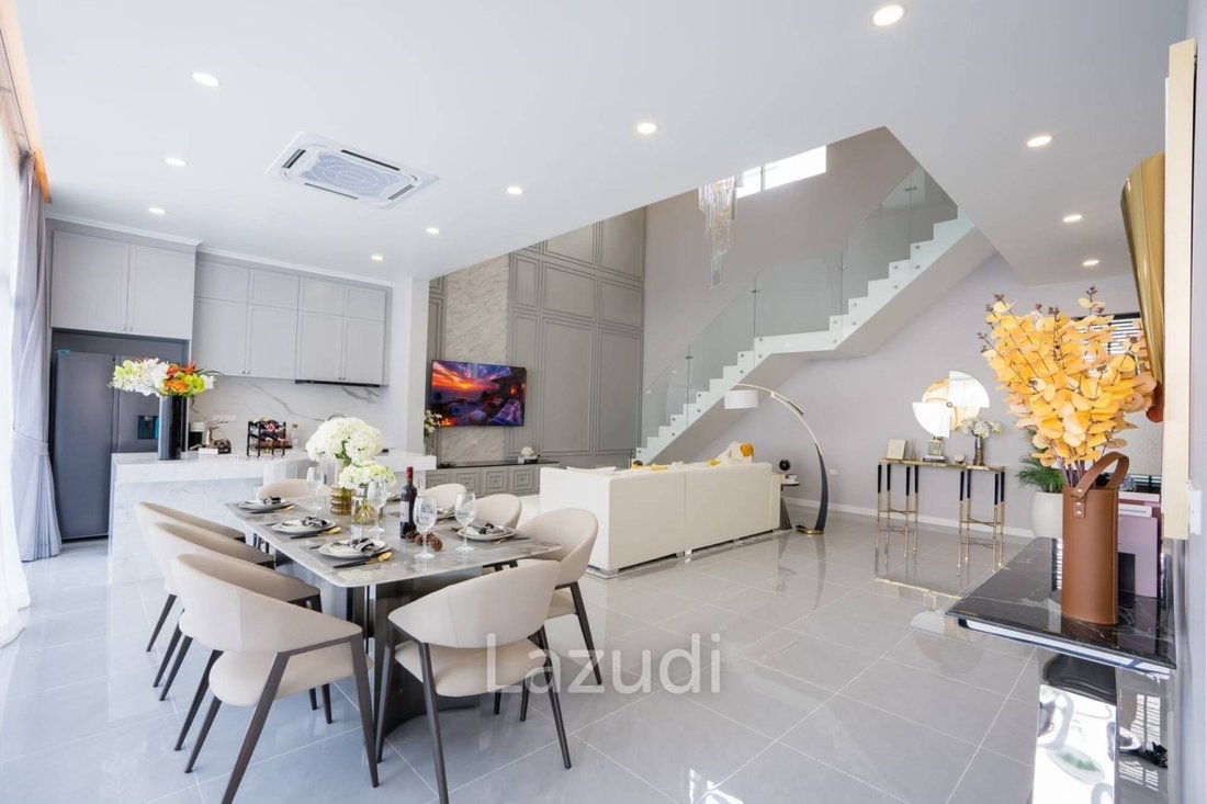 Villa in Pattaya City, Chon Buri, Thailand 1 - 16653382