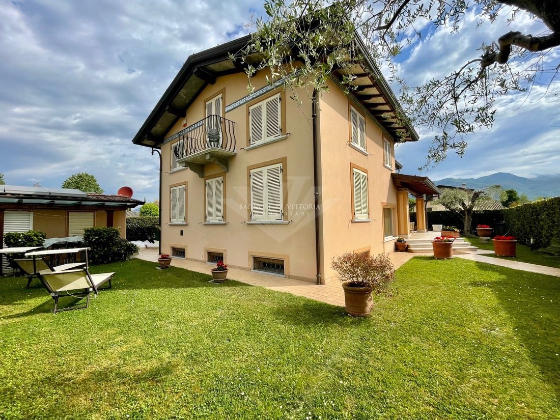 Villa in Tonfano, Pietrasanta, Italy 1 - 16651594