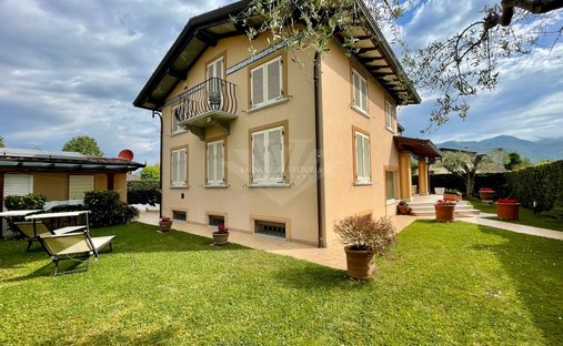 Villa in Tonfano, Pietrasanta, Italy 1
