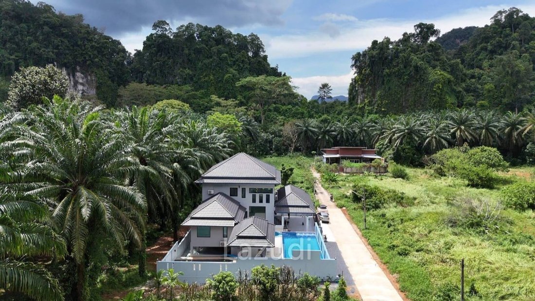 Luxurious 7 Bedroom Villa in Scenic Ao Nang Krabi