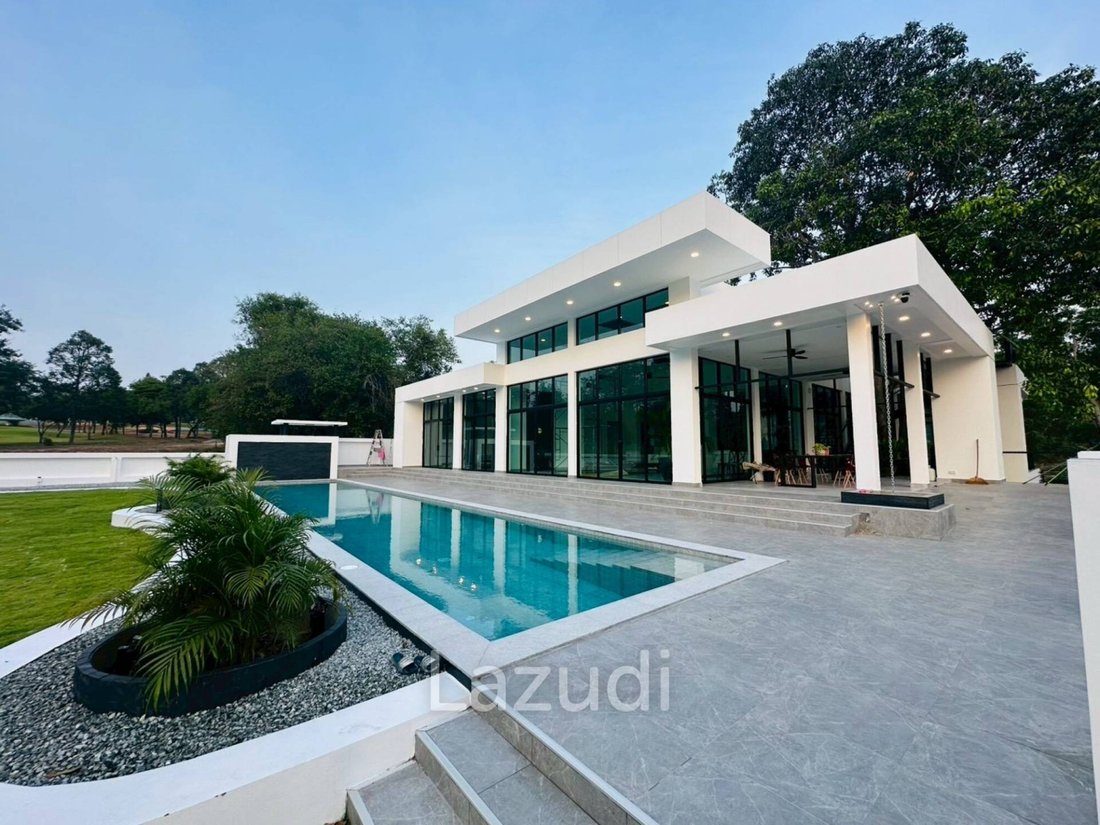 Villa in Pattaya City, Chon Buri, Thailand 1 - 16653503