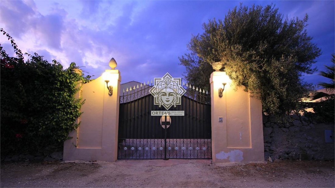 Villa in Center, Noto, Sicily 3 - 16651844