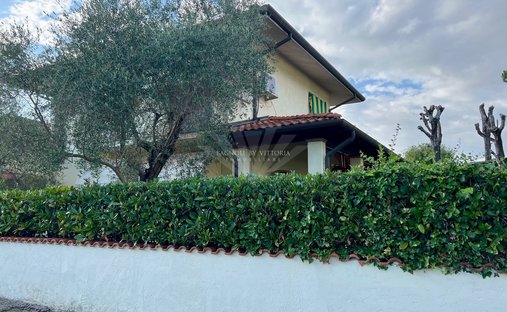 Villa in Tonfano, Pietrasanta, Italy 1