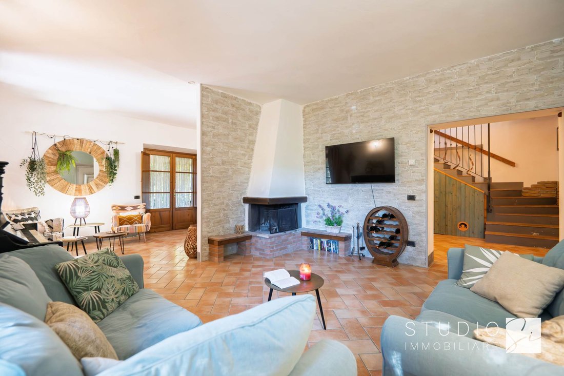 Villa in Volterra, Tuscany, Italy 1 - 16651622