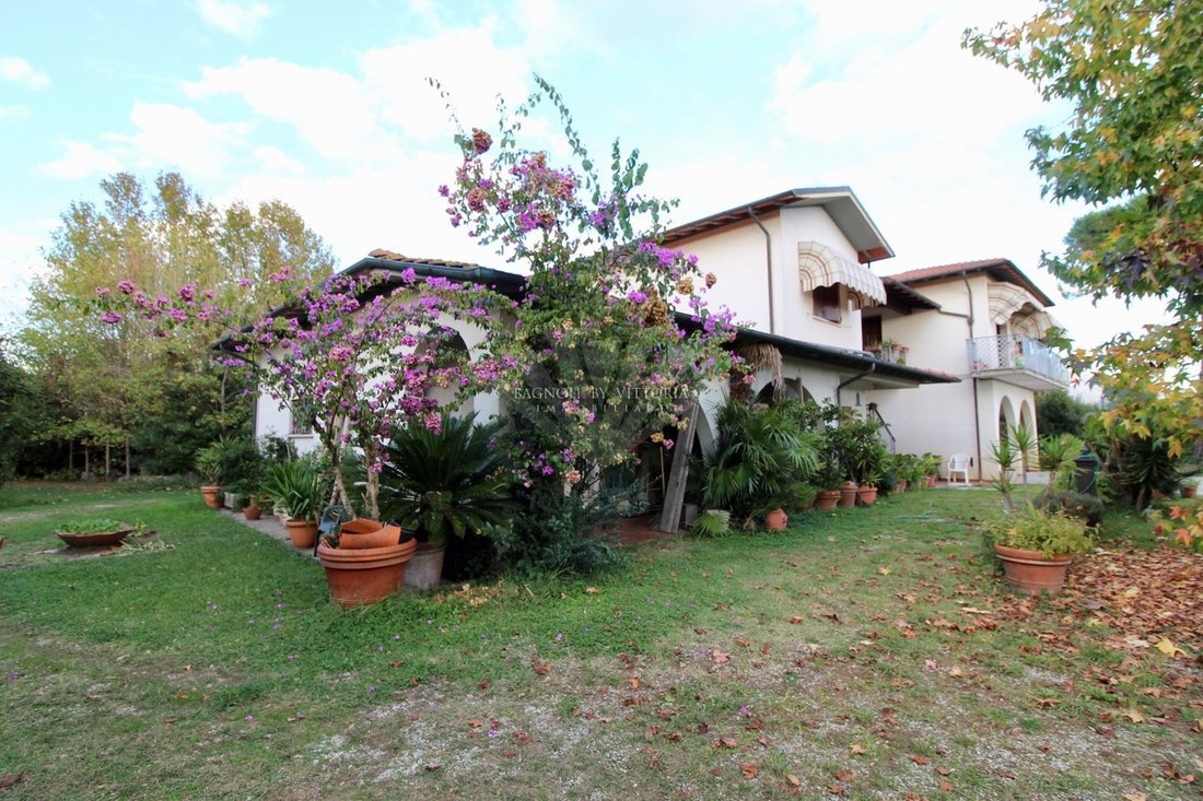 Villa in Pietrasanta, Tuscany, Italy 1 - 16650993