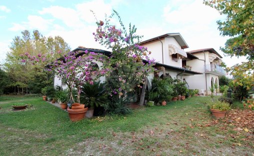 Villa in Pietrasanta, Toskana, Italien 1