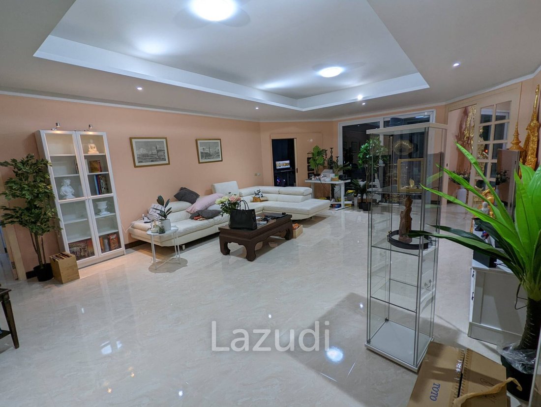 Villa in Kathu, Phuket, Thailand 2 - 16652572