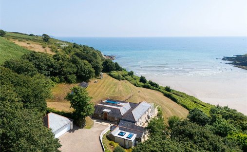 House in Maenporth, Falmouth, England 1