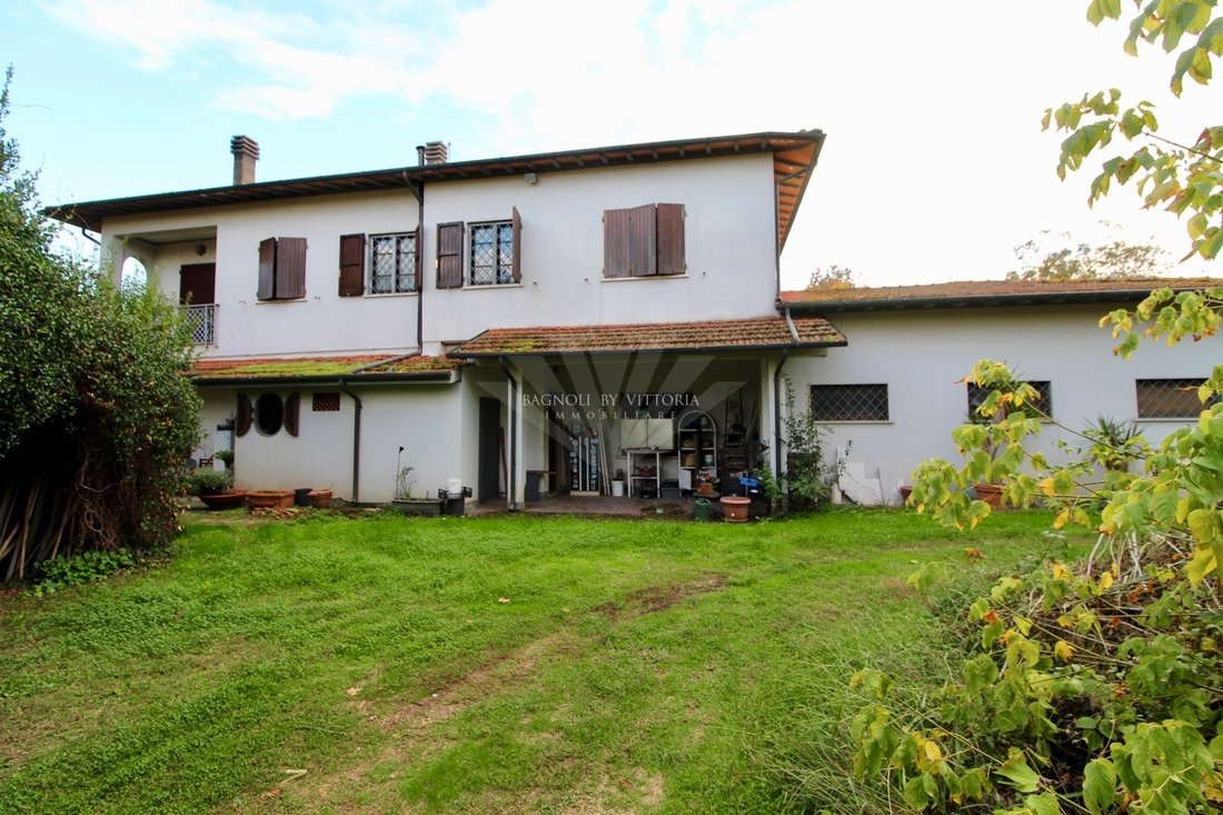 Villa in Pietrasanta, Tuscany, Italy 2 - 16650993
