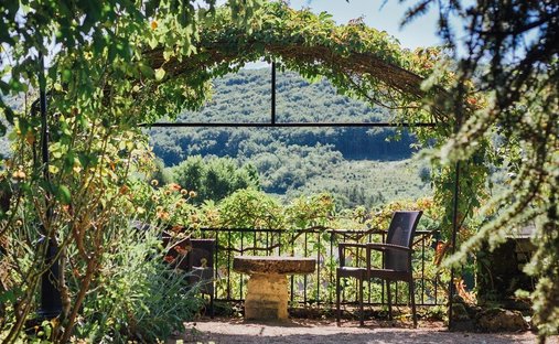 Castle for Sale in Igé, Bourgogne-Franche-Comté, France - 4