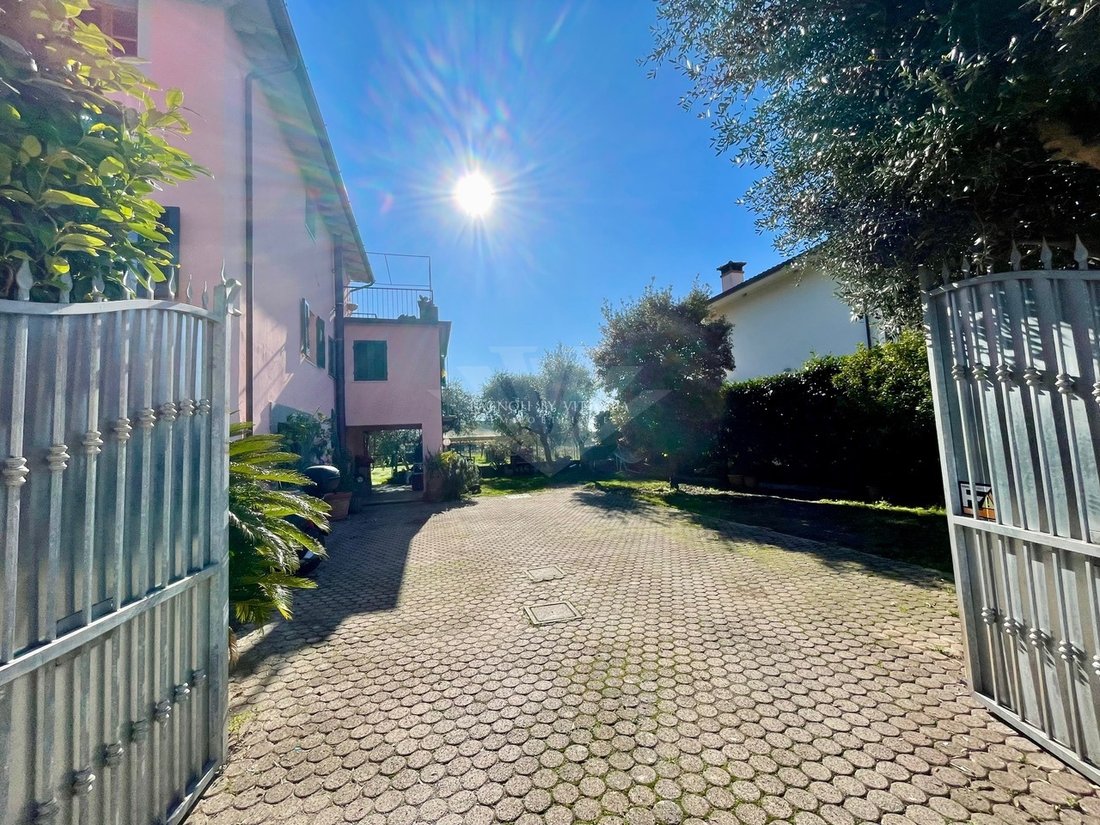 Country House in Pietrasanta, Tuscany, Italy 2 - 16651631