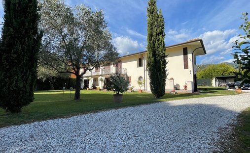 Country House in Tonfano, Pietrasanta, Italy 1