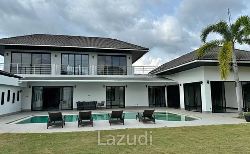 Villa in Choeng Thale, Phuket, Thailand 1